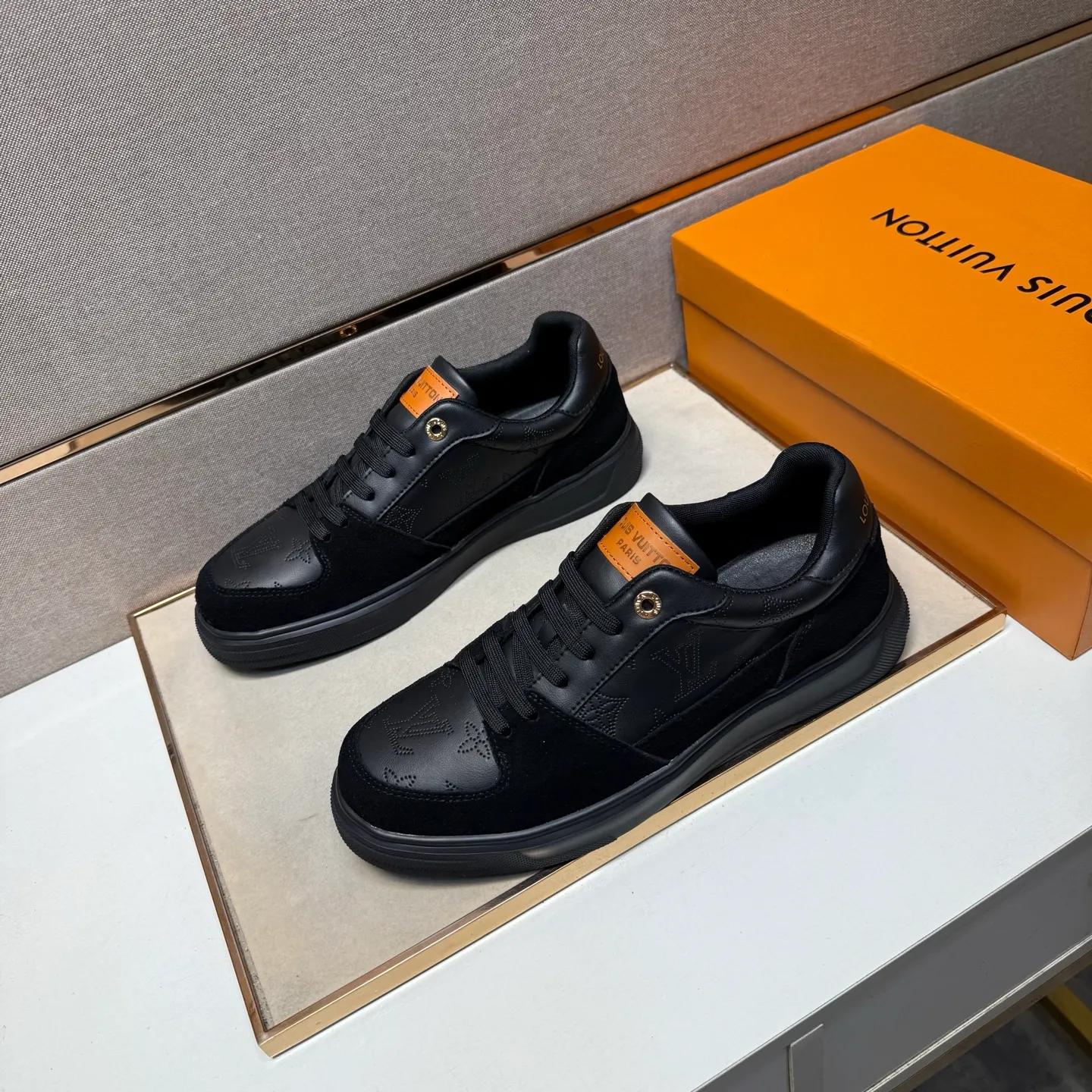 ⬛️Men's shoes 💰p400 [LV～] Men's casual shoes 2025z cabinet sales simultaneously 🔶Size: 38-44 #️⃣ 🔷2 colors🔜The upper is made of multi-material splicing➕Mesh lining, comfortable and breathable, sole: original comfortable and wear-resistant outsole, ⚠️real thing📱photographed🎬real thing is better📢📢📢
